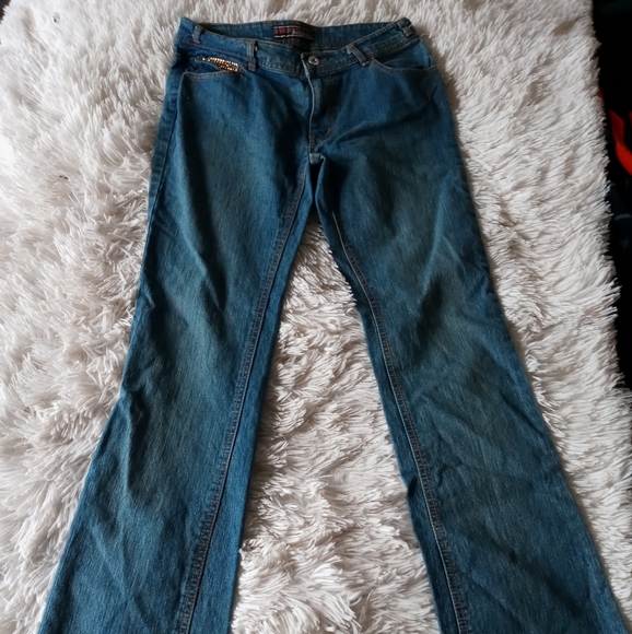 Drama Jean with Sequin back pockets - Picture 3 of 16